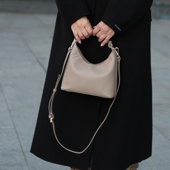 MIDI CHELSEA CROSSBODY, TOP HANDLE, BRACELET BAG - Picture 2 of 4